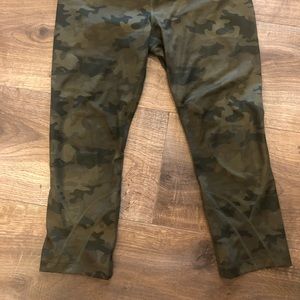 Lululemon Crop 19” Green Camo Size 10